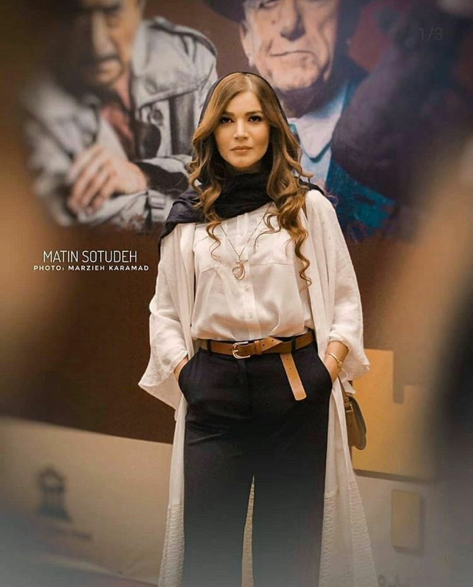 Im #Iran wurde die Schauspielerin Matin Sotoudeh wegen dieser Kleidung, die sie auf der Premiere ihres neuen Films anhatte, vor Gericht gezogen und musste sich 'bei den besorgten Bürgern' entschuldigen, damit sie wieder freigelassen wird. #Kopftuchzwang