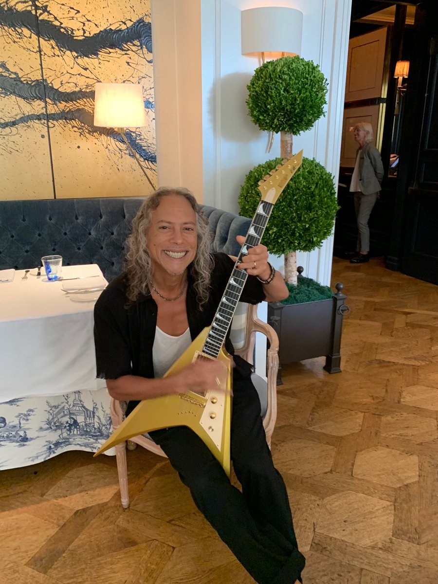 Today Kirk Hammett received his first ESP USA V-1 in Metallic Gold.