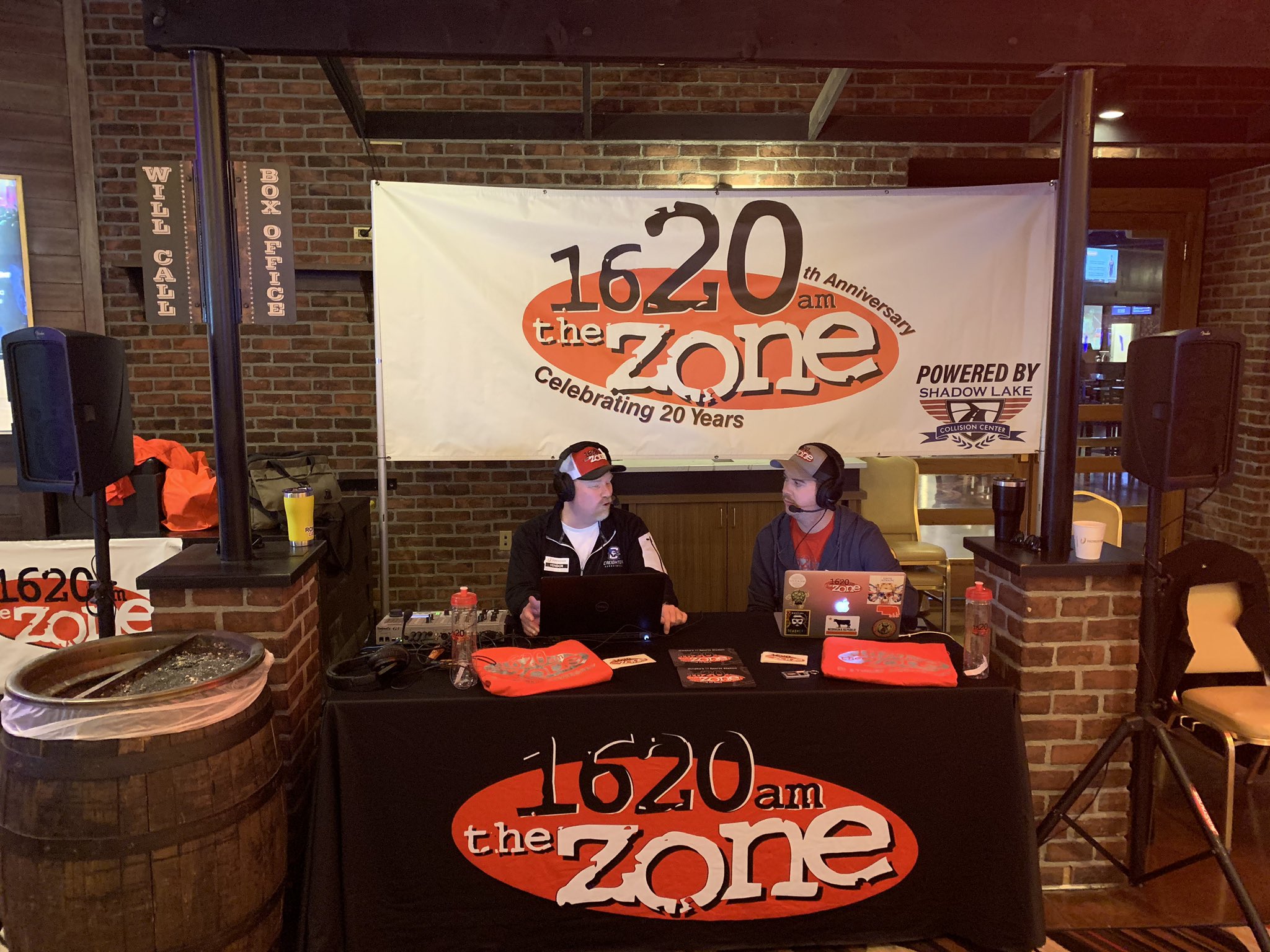 1620 The Zone On Twitter The Boys Of Usc1620 Are Back At The Caesarsbookia At The Horseshoeiowa Come By And Grab Some Free Stuff Watch Some Sports And Say Hi To The