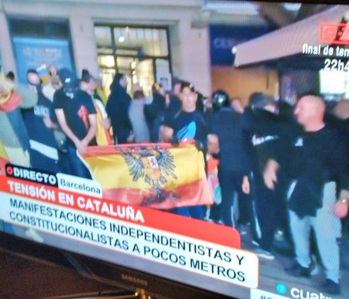 Pantallazo de <a href="/cuatro/">Cuatro</a> 

Algunos se retratan solos muy burdamente si califican de "constitucionalistas" a los franquistas.