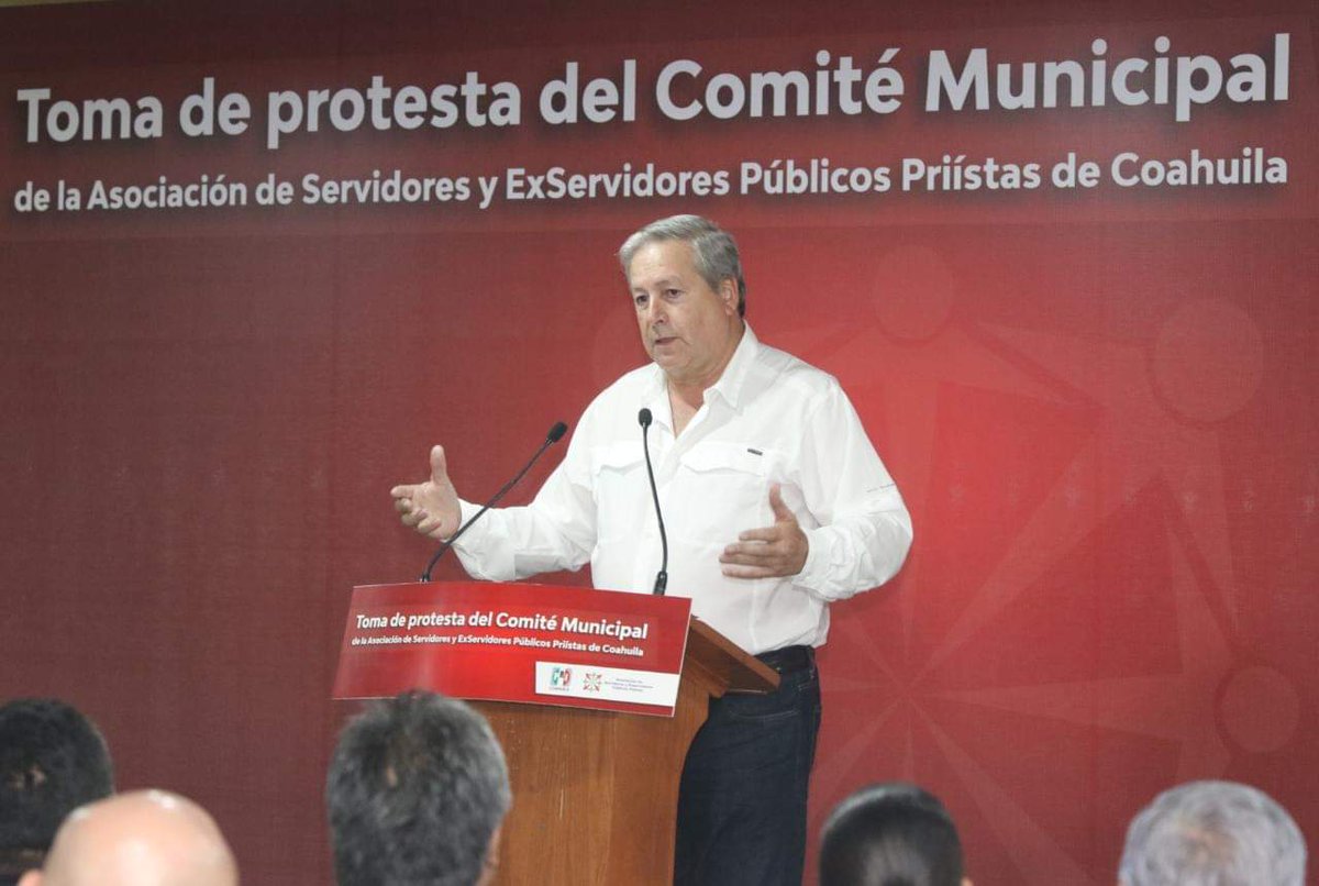 ASEPPCOAHUILA's tweet photo. Nuestro presidente @jm_fraustro realizó el acto protocolario de protesta a @MarcelaCano y a @SAULNOGUERON23 por asumir la dirigencia de la #ASEPP en #Acuña y a #AgapitoBalderas y a #ClaudiaGonzález en #Jiménez, asumiendo esta responsabilidad con gran orgullo y compromiso. https://t.co/AOzNvy1rOS