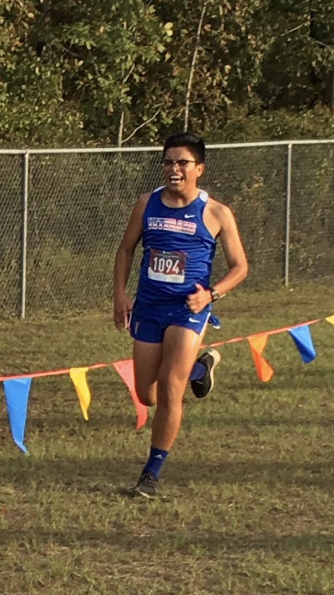 VHSDirtyBirds's tweet photo. CONGRATS TO BOTH OUR BOYS AND GIRLS XC TEAMS ON WINNING COUNTY🏆🏆🏆
TOP PLACER FOR GIRLS: KENZIE WALLS: 18:44 🥇
TOP PLACER FOR BOYS: TRENT JACKSON: 17:24🥇
also, SPECIAL SHOUTOUT TO VHS LEGEND STEVE ORELLANA ON A PR OF 25:30🗣🗣🗣🗣 https://t.co/eOlVSMVW22