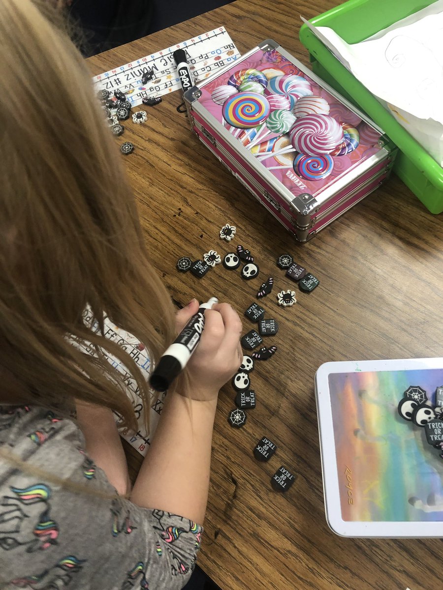 GillispieShelbi's tweet photo. Practicing counting with fun October manipulatives 🎃 #cchardy @WISDHardy @cchkinder @k_novak64 https://t.co/aVcTwkOleR