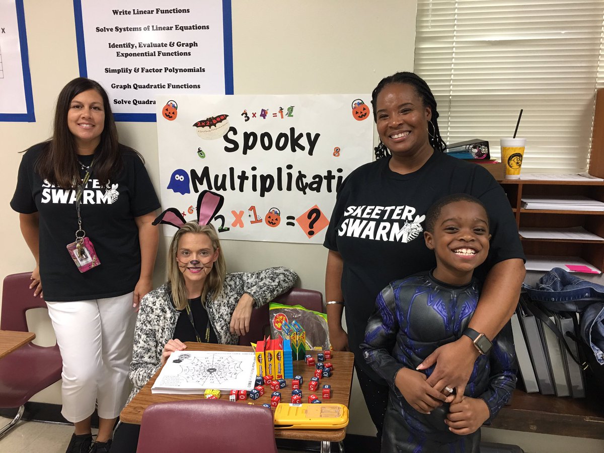 ShawBulldogs's tweet photo. SWARM NIGHT #skeeternation #GrowingLoveAndDetermination ❤️🦟 https://t.co/DRLhiMwkUX