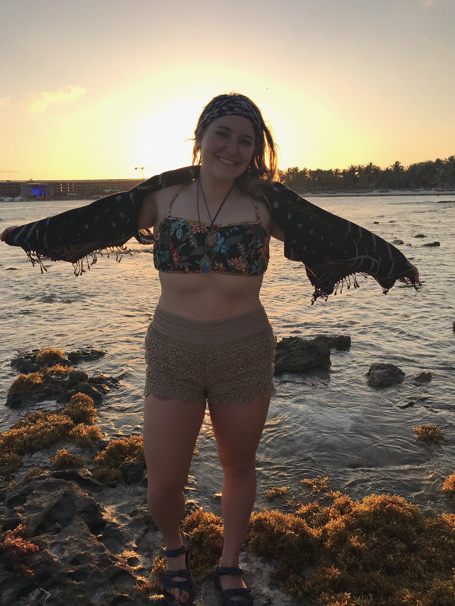 theSMITHST0NIAN's tweet photo. I've gotten quite a few new followers recently so I thought I'd introduce myself❤ I'm Kylee, I'm 21, and I live in Colorado💚 I mostly make wire wrapped jewelry but also enjoy in painting, clay, and crafting of any sort really❣ thanks for following me on my art journey😭🥰😘❤ https://t.co/SUT7lrsOI3
