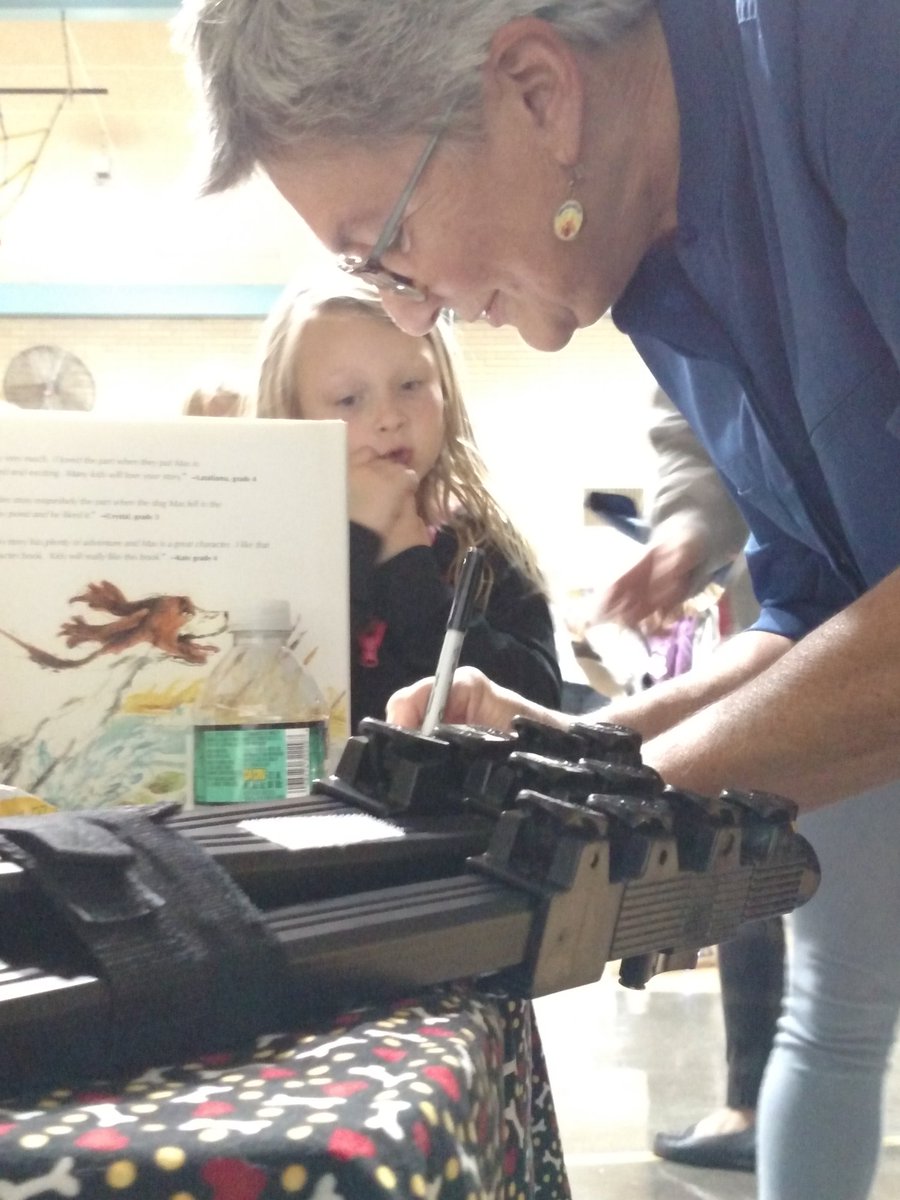 nedleaving's tweet image. Thank you @BKETitans Title 1 Literacy Team for all of your efforts and energy to put this all day and evening event together!! ♥💙💜💛💚#BeATitan #ReadWriteCreate