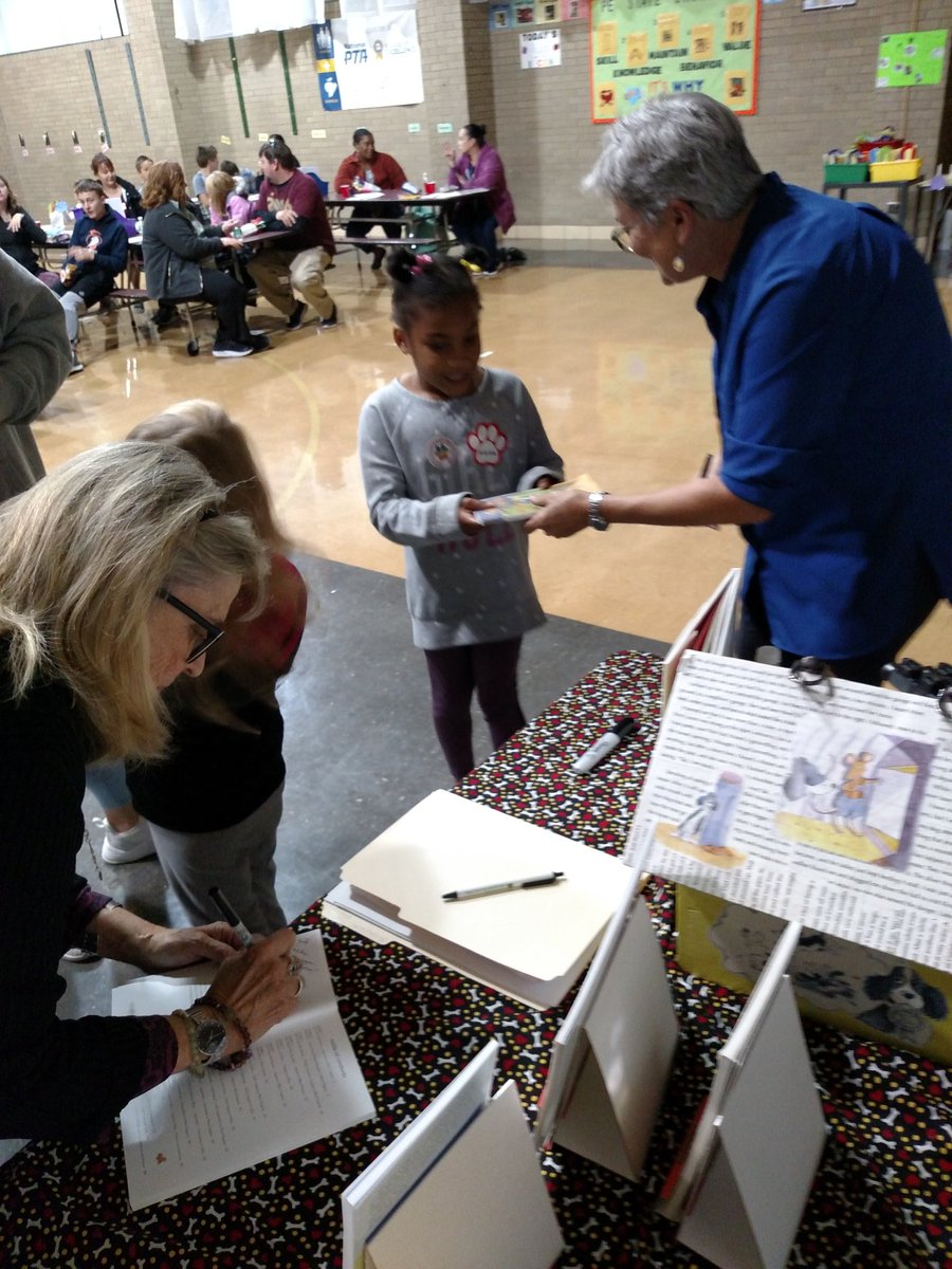 nedleaving's tweet image. Thank you @BKETitans Title 1 Literacy Team for all of your efforts and energy to put this all day and evening event together!! ♥💙💜💛💚#BeATitan #ReadWriteCreate