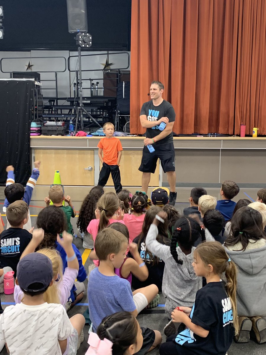 BaumgartnerRCSD's tweet image. Thank you @samiscircuit we all were so excited for our circuit workout today! @RCSDOrchard #rcsdk8 #RCSDChampions