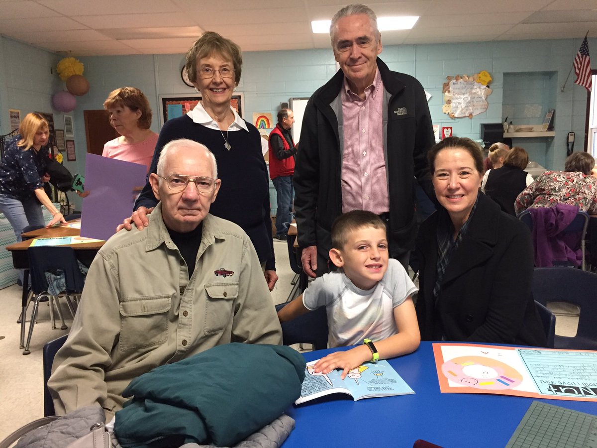 hietkel's tweet photo. @BFstatesmen Fun having everyone in our classroom! https://t.co/pxHEBjic8u