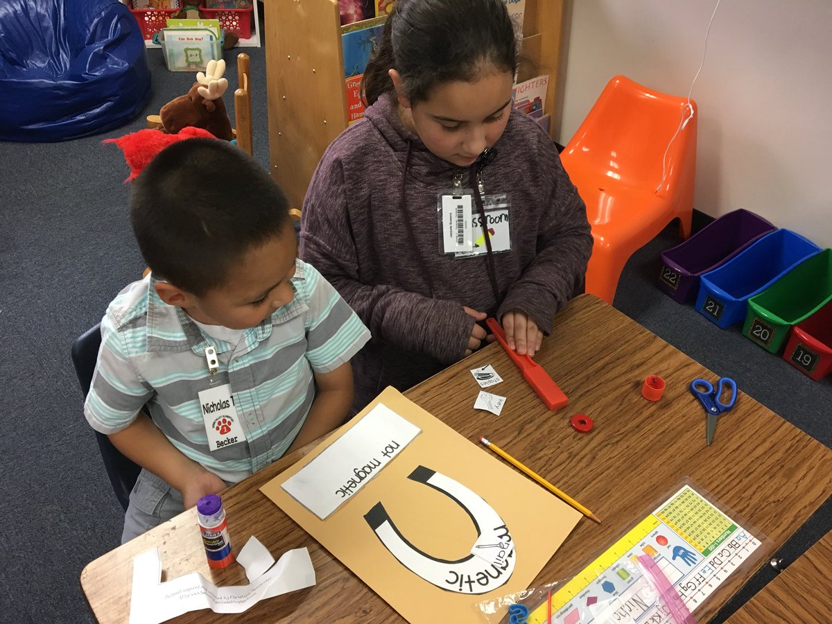 abecker99's tweet photo. We loved having fourth grade leaders help us during our science lab today as we learned about magnets! @SVEmisd https://t.co/e2dYxfBfBZ