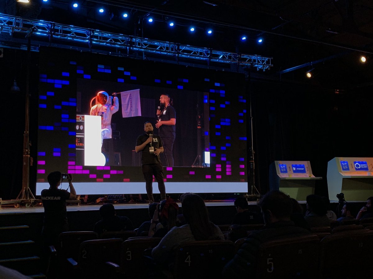 nerdearla's tweet image. Cerrando el primer día con las Lightning Talks ¿Te anotaste? #nerdearla