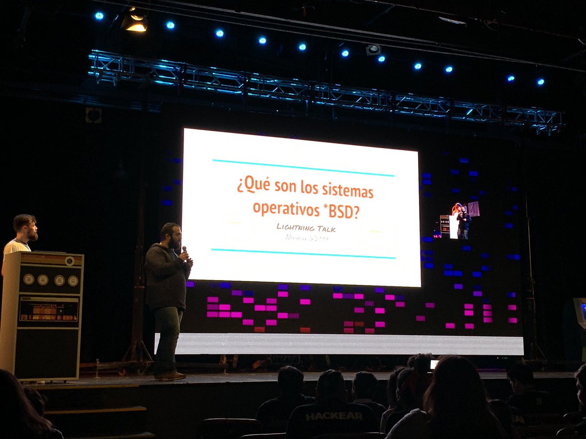 nerdearla's tweet image. Cerrando el primer día con las Lightning Talks ¿Te anotaste? #nerdearla