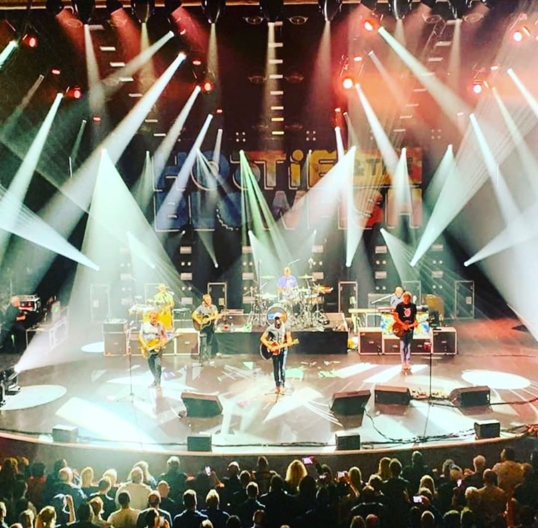Adlib_co_uk's tweet photo. Hootie & The Blowfish UK Tour with Adlib as the Lighting & Audio supplier. Great photo of Manchester Apollo on Tuesday night. Thanks to all of the Hootie US crew for a great tour. Top work by Adlib’s Joe Pointing from the start.
#adlibatwork #UK #touring #teamwork #hootie https://t.co/vJYwQgvWXb