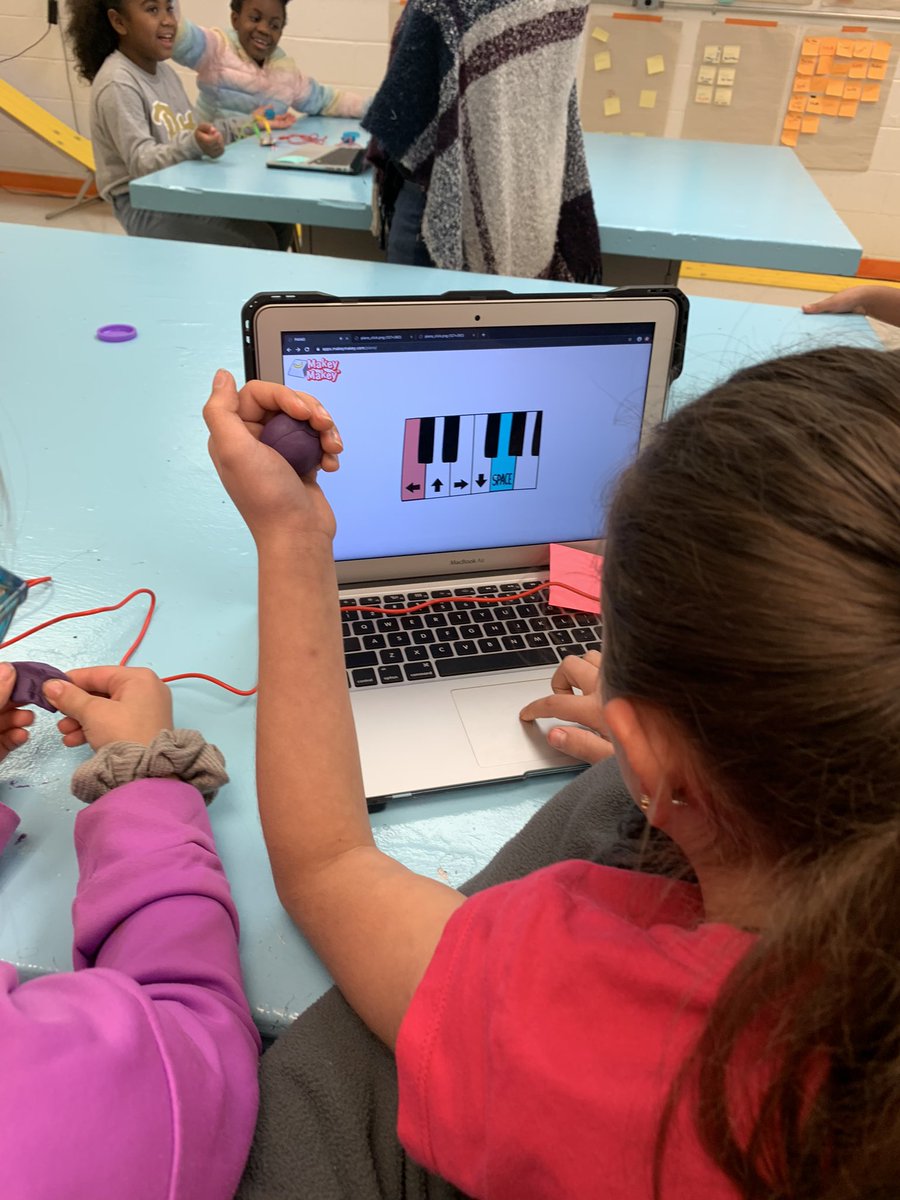 jenjenDOS's tweet photo. You know... just 3rd grade exploring how energy can creat change. #futureelectricalengineers @DukeCitySD @ashli_detweiler #lovineveryminute https://t.co/GoHS2Rnusu