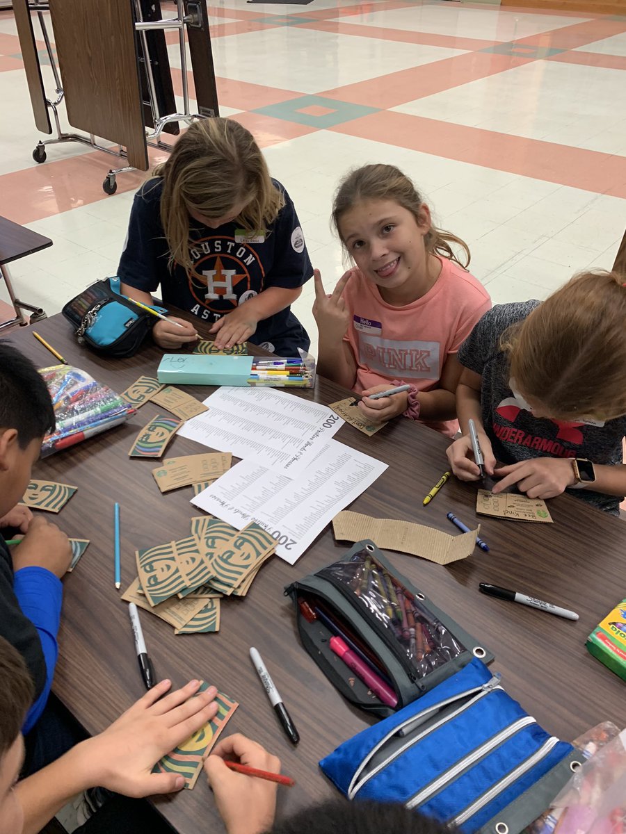 CartersCrew1's tweet photo. CWE Smile Squad spreading kindness!! #CWEsmilesquad #smileitforward #kindiscool @CWE_Cougars @FortBendISD https://t.co/DX5E79OEae