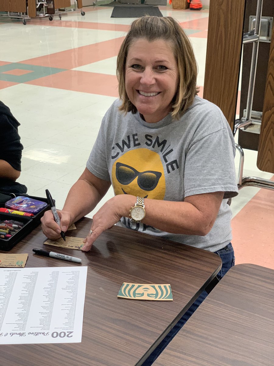 CartersCrew1's tweet photo. CWE Smile Squad spreading kindness!! #CWEsmilesquad #smileitforward #kindiscool @CWE_Cougars @FortBendISD https://t.co/DX5E79OEae