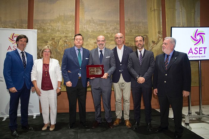SICAB recibe el reconocimiento del sector turístico de Sevilla con el XI Premio ASET de Turismo Mª José Uruñuela <a href="/anccepre/">ANCCE</a> <a href="/SICABOficial/">SICAB</a> 
informacionecuestre.com/sicab-recibe-e…