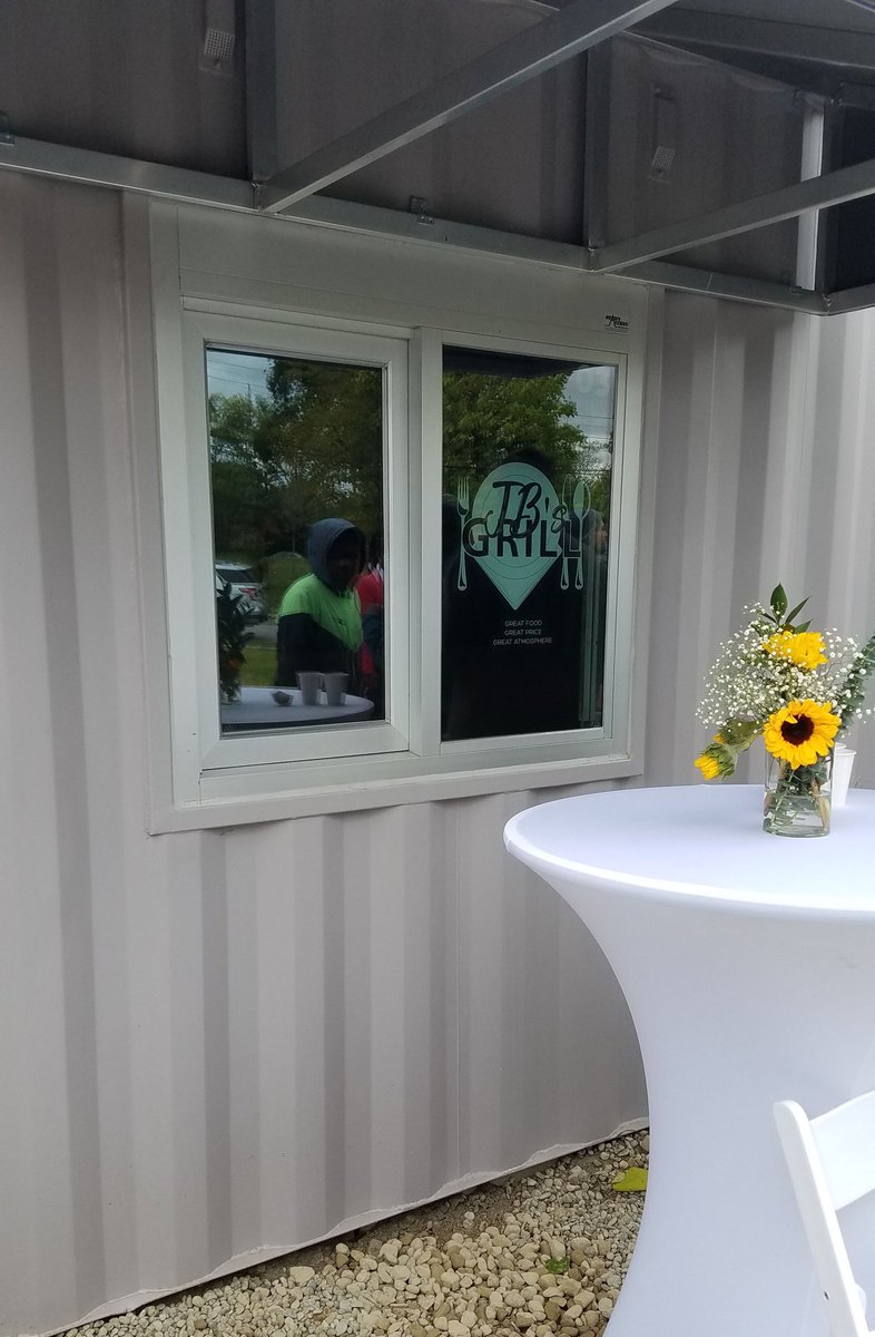 COSEsmallbiz's tweet photo. Congratulations to @CleChainReact finalist JB's Grill for their new location at #boxspot, which celebrated its grand opening today! https://t.co/2vLkaO7KW6