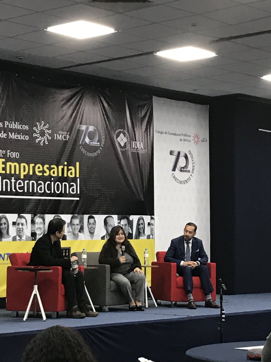 IDEA_Anahuac's tweet photo. La directora de IDEA, Laura Iturbide comenta con @@CloudBalta Y @DaquaStrategic  aspectos sobre normatividad y regulaciones sobre blockchain. https://t.co/y38LczOqbq