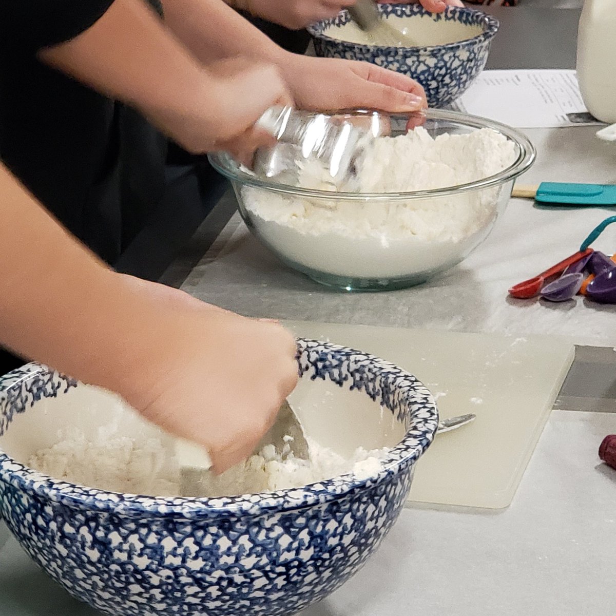 BetsyLewis4's tweet photo. @BetsyLewis4 @powhatanms Homemade biscuits! Learning life skills - delicious! https://t.co/RoYjQSWWcF