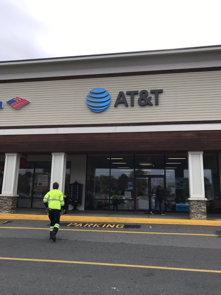 Having fun meeting the TWE Crew!  Saugus and Medford in the house!  #fieldmarketingnation #LifeatATT <a href="/fentonmark/">Mark Gooch</a> <a href="/Jamestacuff1/">Jamestacuff</a> <a href="/WilliamGStovall/">William Stovall</a> <a href="/pnixnix/">Peter Nixon</a> <a href="/jackmoan/">Jack Moan</a> <a href="/TheAnneChow/">Anne Chow (周慧安)</a> <a href="/MoKatibeh/">Mo Katibeh</a> <a href="/jp_shanahan/">Jonathan Shanahan</a>