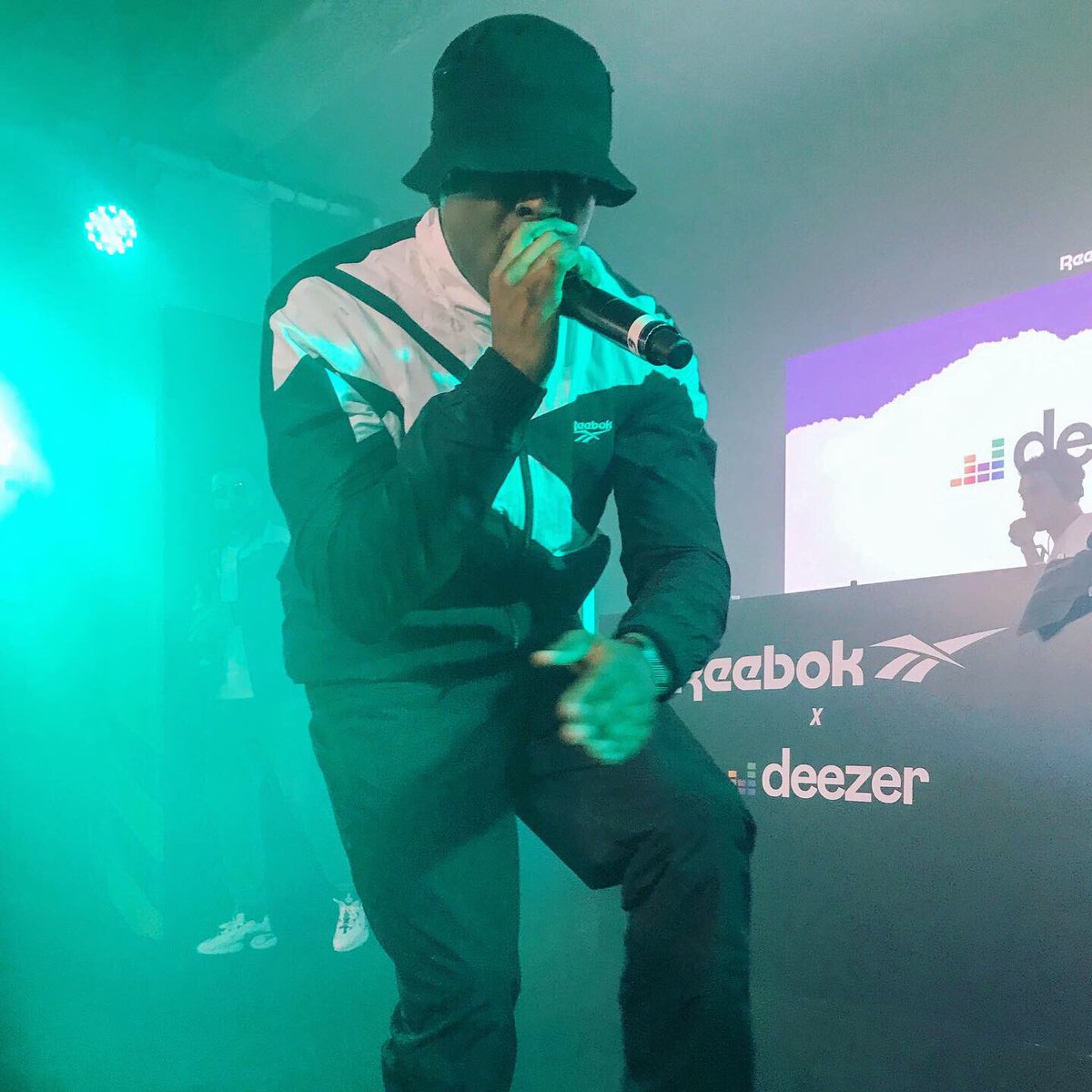 DeezerFR's tweet photo. Le futur du rap est sur scène avec @OBOYofficiel, @sweetchilisally, @DAVDISTRICT12, @BekarNFR et @IamVickyR_  #LaReleveDeezer 🔥@ReebokFR #RentreDansLeClubC https://t.co/8dVlVR4vET