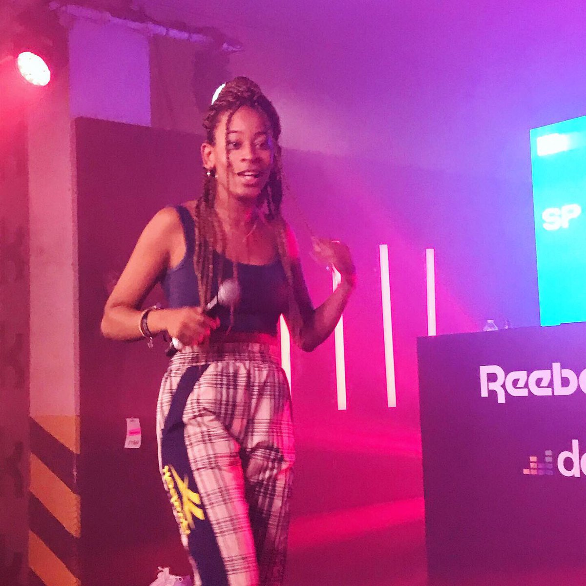 DeezerFR's tweet photo. Le futur du rap est sur scène avec @OBOYofficiel, @sweetchilisally, @DAVDISTRICT12, @BekarNFR et @IamVickyR_  #LaReleveDeezer 🔥@ReebokFR #RentreDansLeClubC https://t.co/8dVlVR4vET