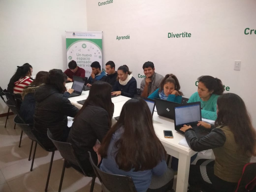 📌#CuruzuCuatia
60 #jovenes iniciaron el Curso de Introducción al Trabajo #CIT de <a href="/EmpleoJovenARG/">Empleo Joven</a> 👍