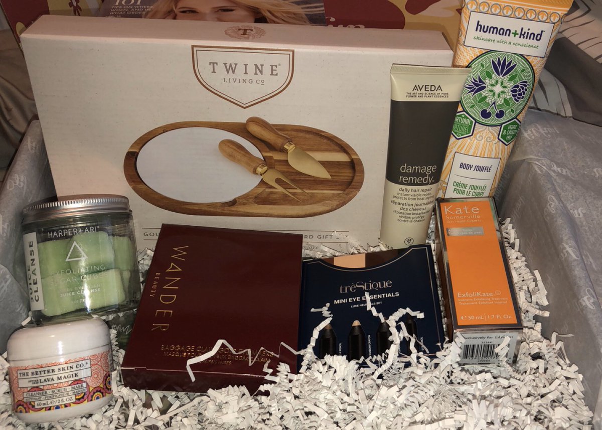 MzAmbulance's tweet image. Loving my first #FabFitFunBox!!  @FabFitFun