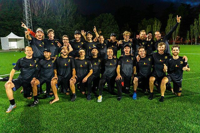 johanbommerez's tweet photo. Day 1 🇧🇪
7-15 loss vs. GB 🇬🇧, 15-11 win vs. Czech Republic 🇨🇿
Up next: Russia 🇷🇺tomorrow 
#belgianmasters #ek
#EMUC2019 #theultimatelife https://t.co/gM6sr7WEcK https://t.co/FobhwqztvF