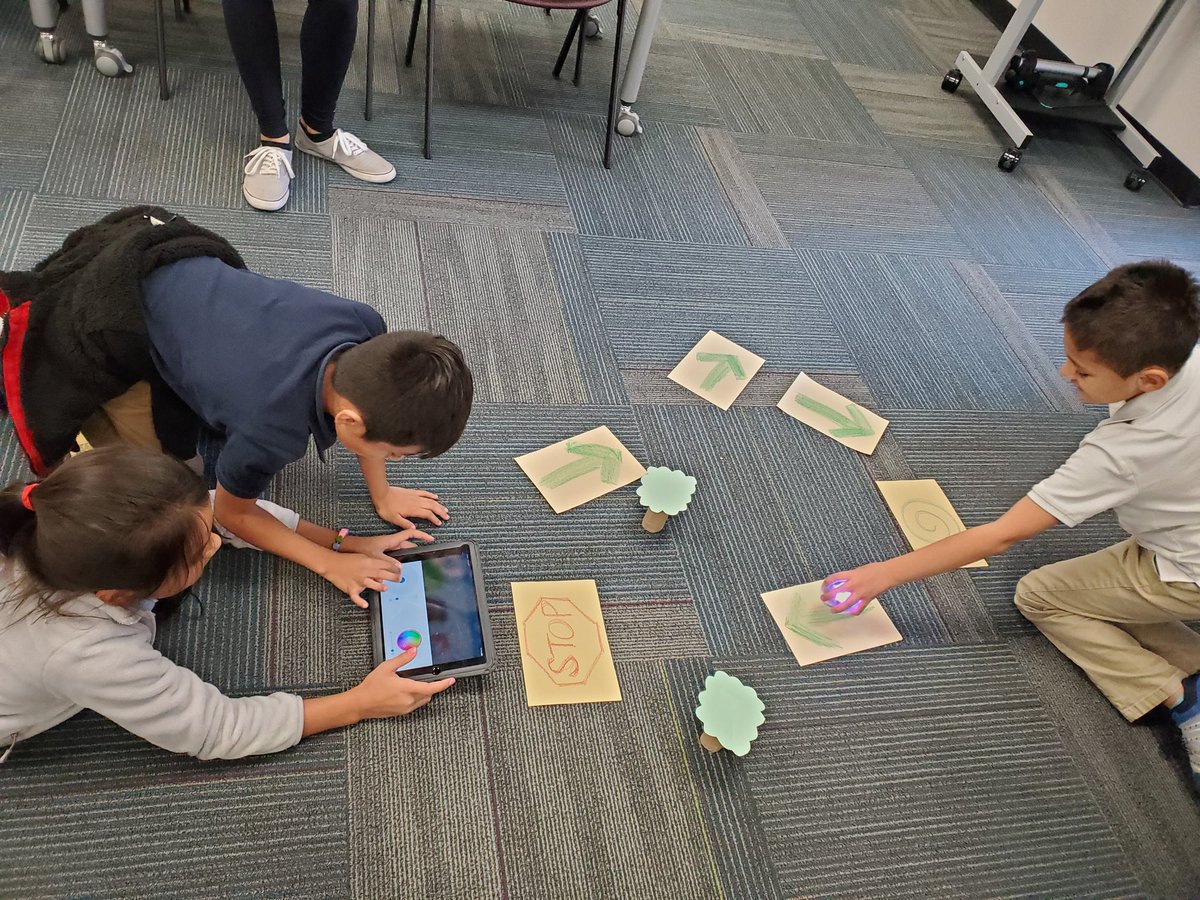 kimperclefarias's tweet photo. Our #GatorCoders began building Wonder Worlds today in SVE Robotics Club for their robots to follow a given path without knocking over the trees. They did amazing! #problemsolvingisfun 🤖➡️🌳 #sayitloudSVE #RISDsaysomething https://t.co/cZ1EcHp6zU