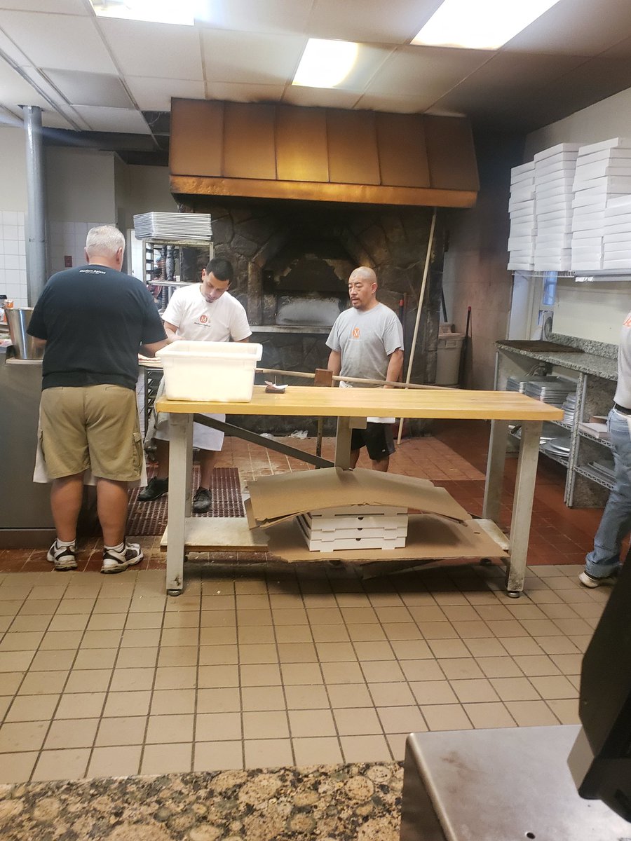 Where <a href="/fubuloubu/">señor doggo 🏴🏴‍☠️</a> does pizza?