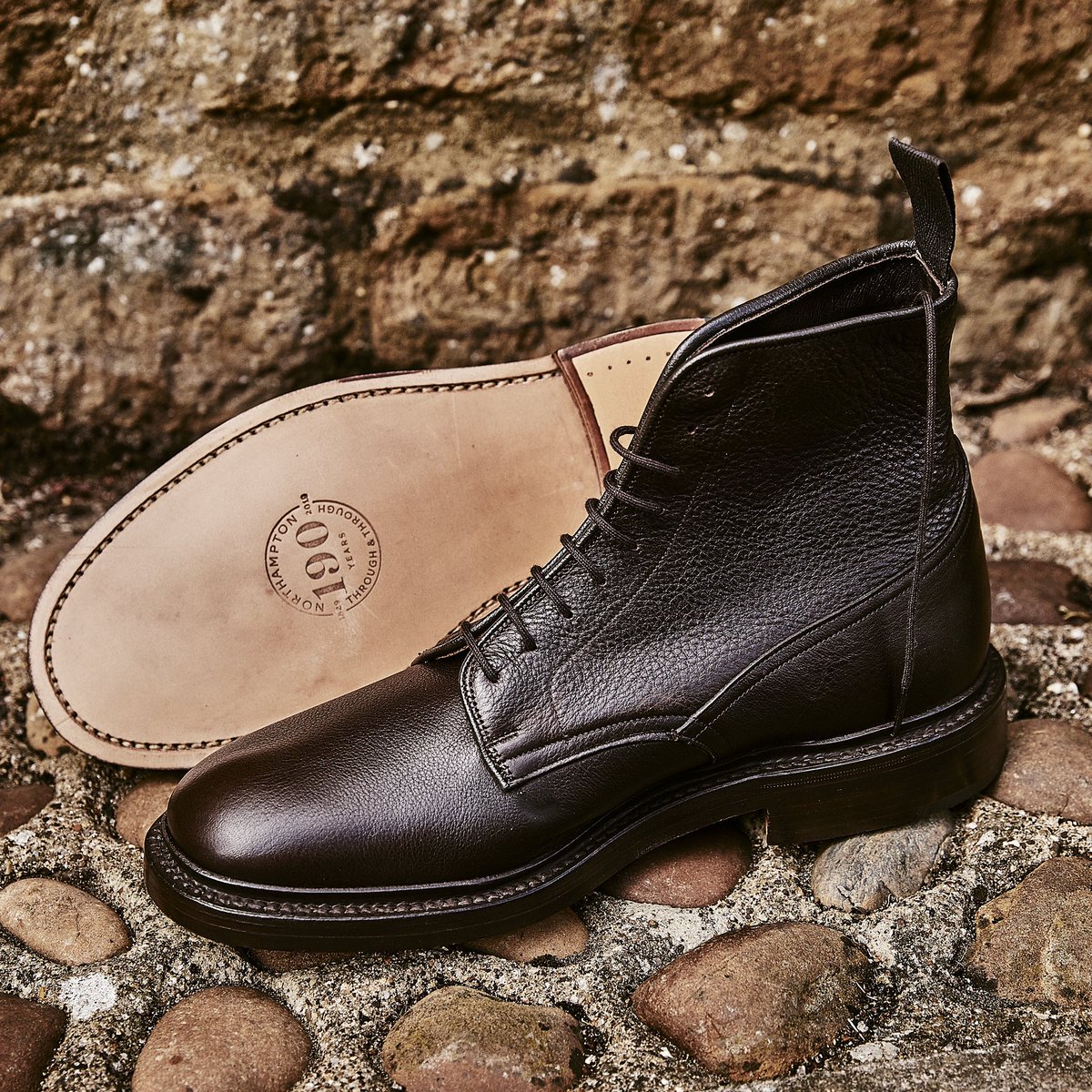 TrickersShoes's tweet photo. A special boot for a special year.
To celebrate our 190th anniversary, we revived a boot from our archive with the leather, last &amp; sole from heritage British suppliers.
Limited edition.
https://t.co/pkWChnSqmN #TBThursday #heritage #Northampton #trickersat190 https://t.co/JybKaui970