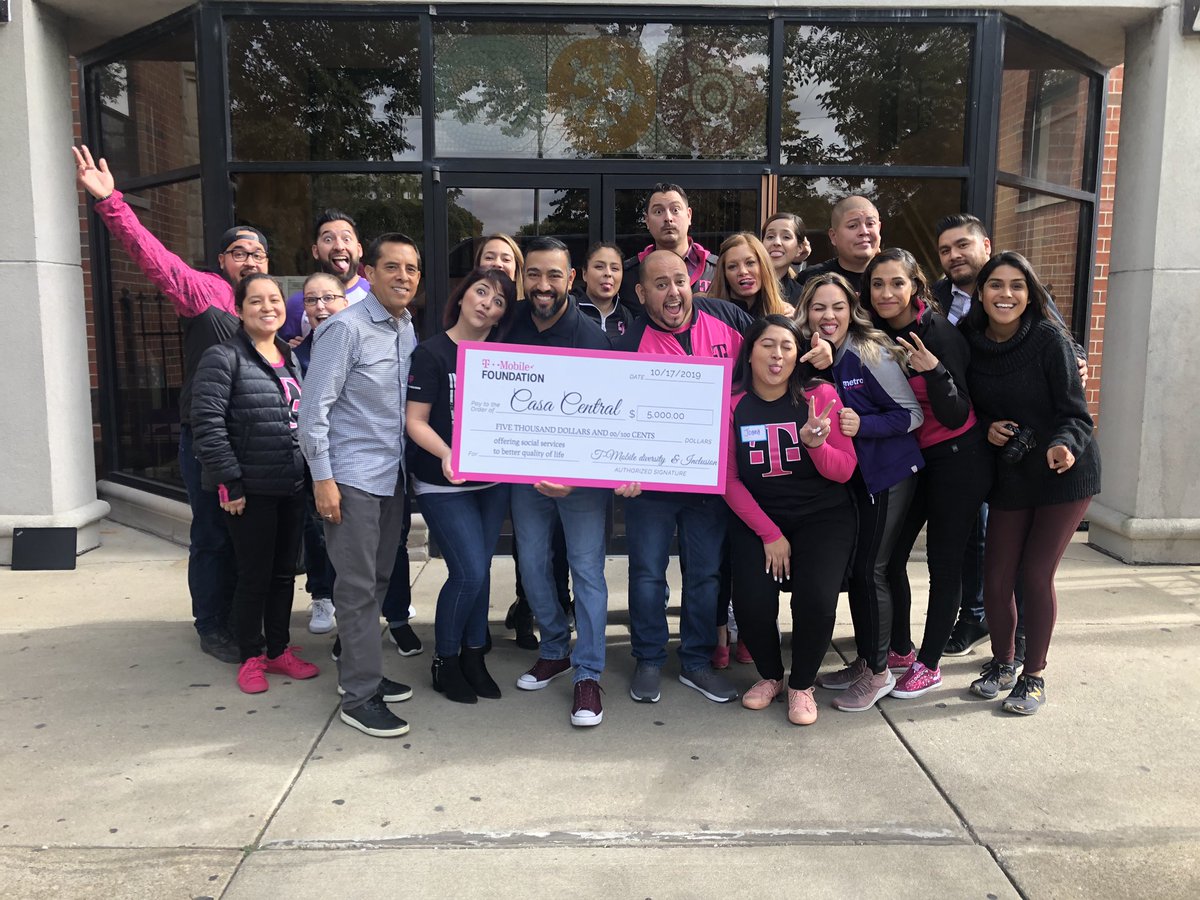 ericv153's tweet photo. Thank you @bote_miteva for allowing us to join in on this awesome giving back opportunity @casacentral! Had so much fun today with you all! #metrobytmobile #DiversityandInclusion #TMobile https://t.co/WyO0vynjqG