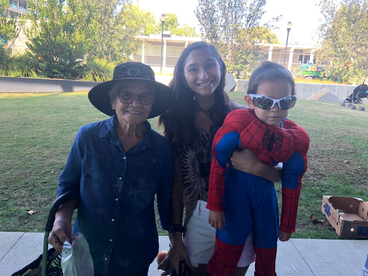 DrPamLuster's tweet photo. Another beautiful day @sdmesacollege - Immigrant stories, #UndocumentedStudentWeekofAction, #SDMesaPride Resource Fair, and @FeedingSanDiego Free Farmers Market It takes a village...and ours is amazing-Handed off Robyn's copy of @saragoldrickrab autographed book Paying the Price! https://t.co/c7HWD6b1CH