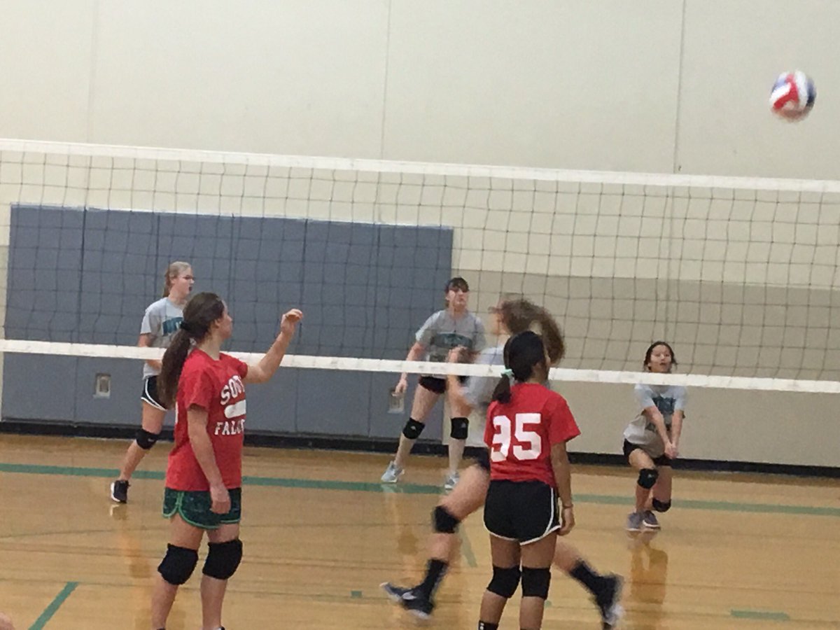 NStarPolarsAth's tweet photo. @Northstarmiddle Polars 8th Grade Volleyball playing their FINAL matches of their Northstar 🏐 career in the Polar Den! #nmspolars https://t.co/LfXdUCSrZK