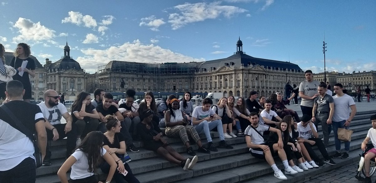 MBEDNARSKILHT's tweet photo. Visite de #Bordeaux guidée par les étudiants du @bts_arcachon #quartierhistorique #Darwin @ehtsqy #btsmhr https://t.co/HNQZUEe2Cu