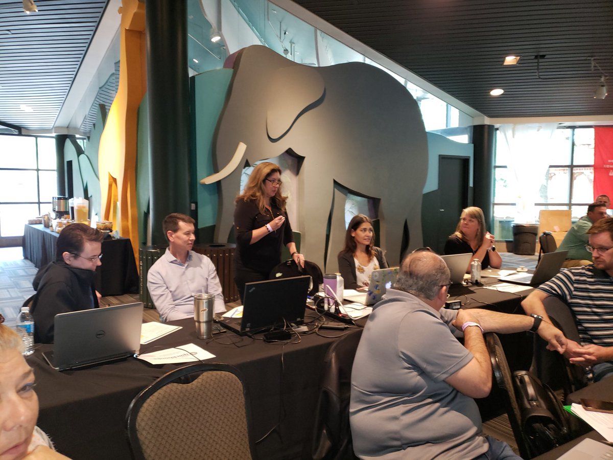 LizScottQBO's tweet photo. QuickBooks Master Class training live in Houston #zoo! #IntuitTrainingEvents https://t.co/AZTpwJwWei