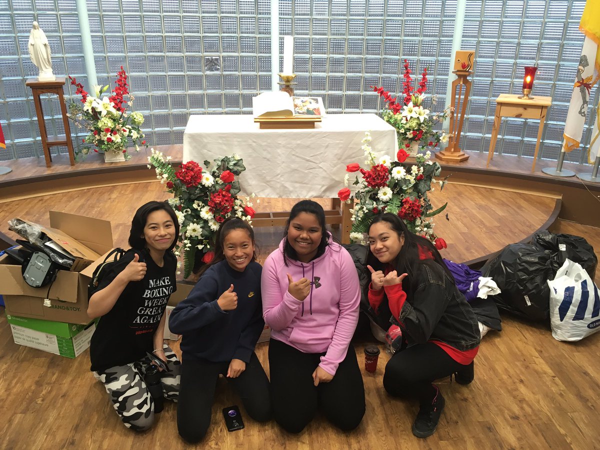 Look for these happy helpers when you bring in your Clothihg and Electronics donations tonight! 😄♻️ <a href="/BishopReding/">Bishop Reding</a> <a href="/BishopReding_SS/">BR Student Services</a> <a href="/BRedingLegacy/">Bishop Reding Legacy</a> <a href="/HCDSB/">Halton Catholic DSB</a> <a href="/HCDSB_eco/">HCDSB ECO</a>