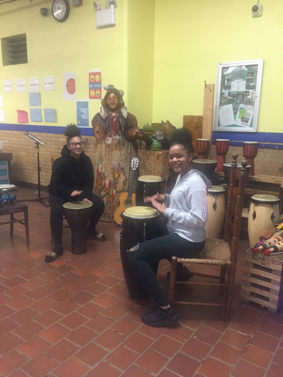 RWMSprov's tweet photo. Latin Heritage Night! Food, games, arts &amp; crafts and music!! Great night celebrating with our school community! @pvdschools @MSzone_PPSD @jspeakstruth @AInfanteGreen @chrisgibbons422 @SanacoreChris https://t.co/nYGTZdfwZC