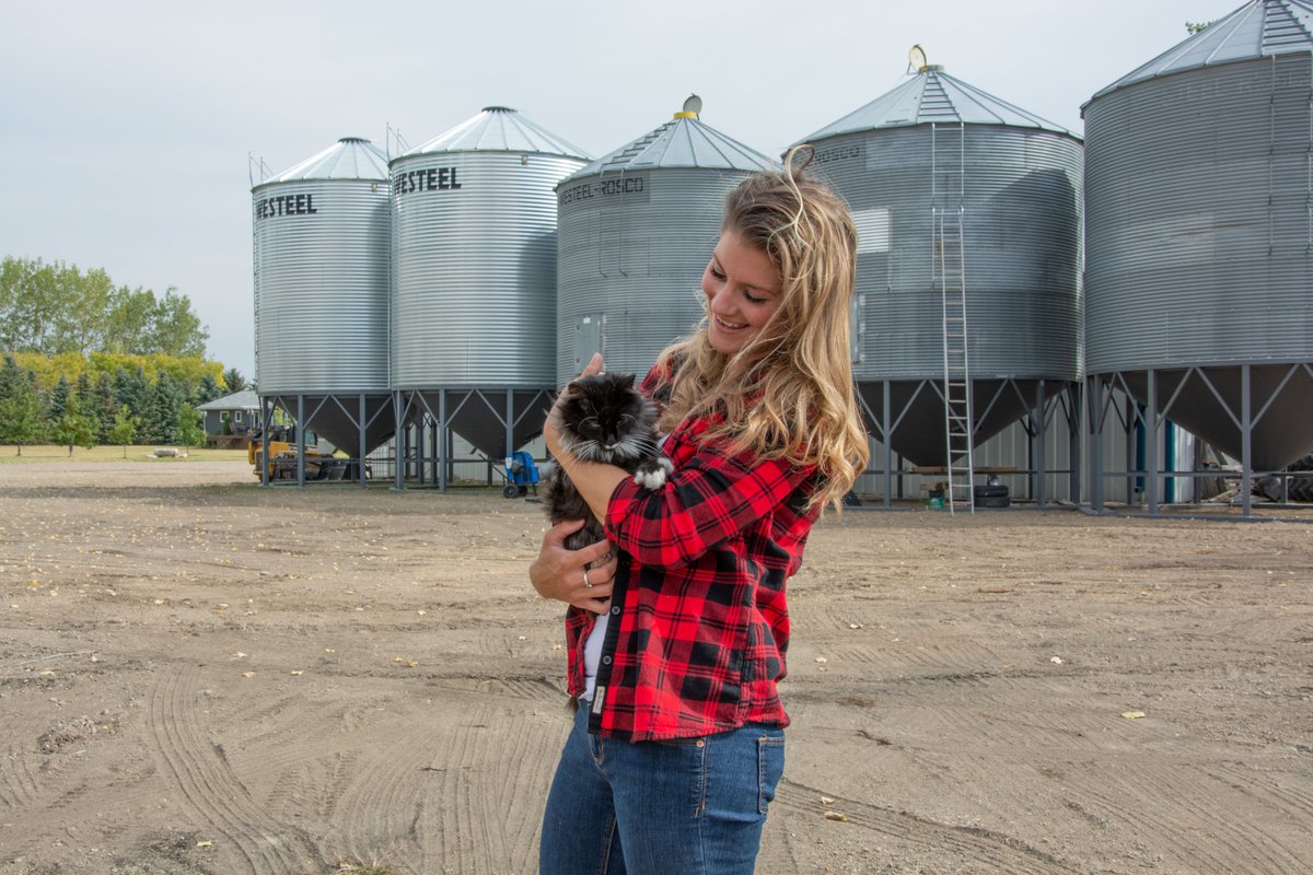Hopped on XM radio yesterday with <a href="/SharkFarmer/">Sharkfarmer Radio</a> &amp; <a href="/lesleyraekelly/">highheels&fields</a> to chat about mental health, the reality behind social media &amp; what going back to the farm means to me (hint: it's home❤️)

To listen to the 30-min show:

sharkfarmer.com/radio

#harvest2019