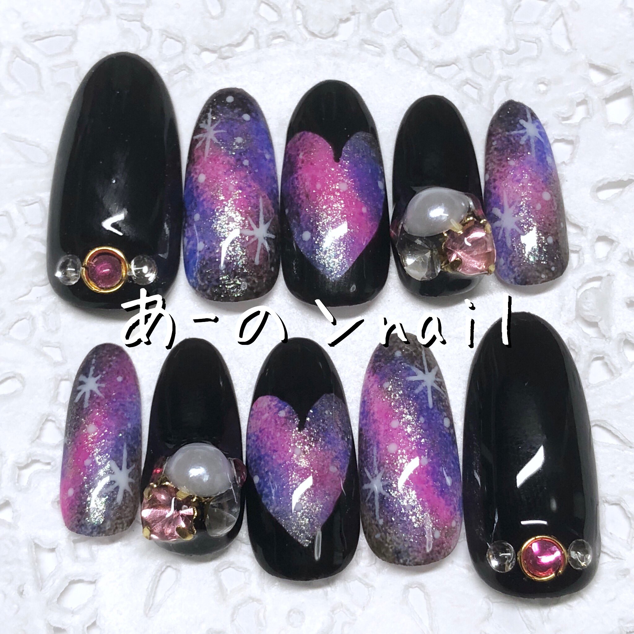 あ のンnail ネイル垢 くり抜きハートのギャラクシーネイル Nailstagram ネイルアート ジェルネイルチップ メルカリ おしゃれさんと繋がりたい ネイル好きさんと繋がりたい ネイルデザイン ネイルチップ販売 ハンドメイド ビジュー盛り