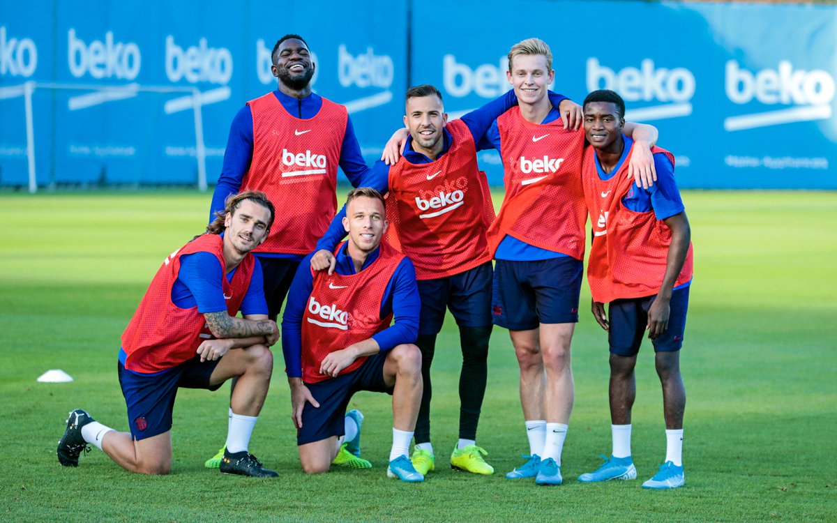 FCBarcelona's tweet photo. 💛 or ❤️ ? https://t.co/J6rFFZEWfp