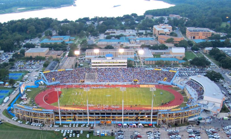 jmanbigj's tweet photo. Very thankful to receive a offer from Southern university 🙏🏽 @RecruitingEz  @RedSwarmFB  @CoachFeely  @SpecialTeamsFB  @coachtat2 @NKR_Camps https://t.co/2FyjESxsy0