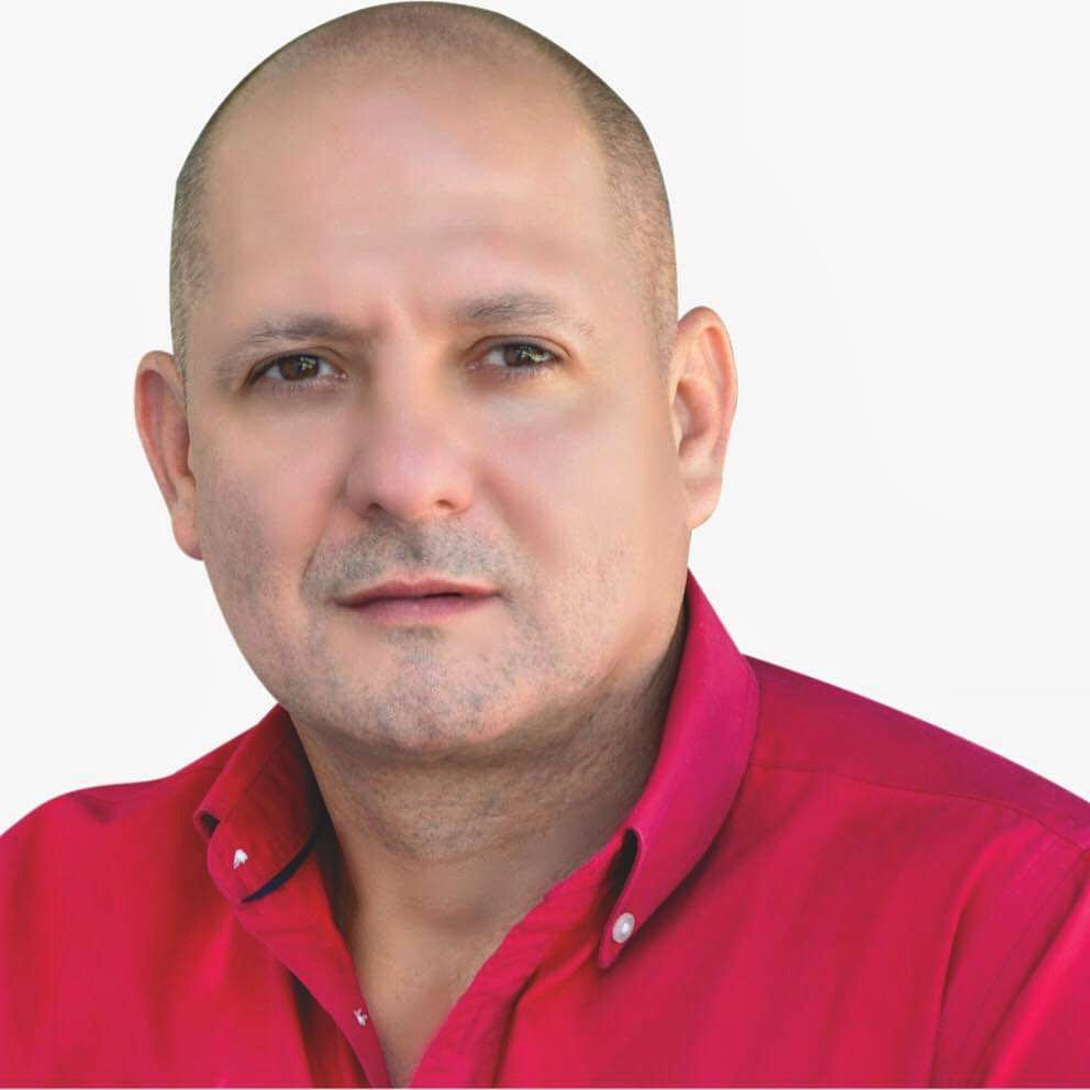 Semlacalle's tweet photo. #AEstaHora Conmoción en Codazzi por un intento de atraco en la casa del candidato a la asamblea Adrián Zárate, en hechos ocurridos la tarde este 17 de octubre. #SemLaCalle #LeéloyPásalo #Codazzi https://t.co/H3KsVFy8LZ