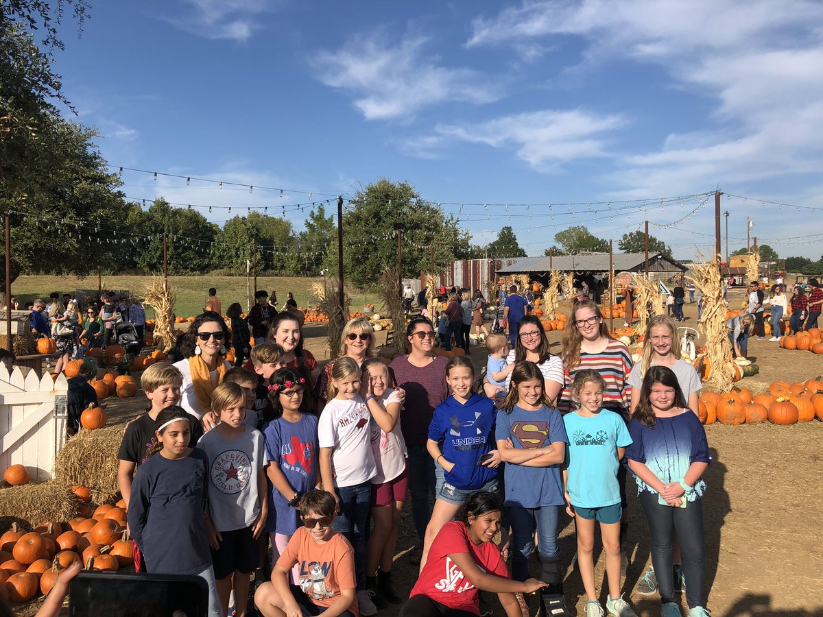 GESGeider's tweet image. 🎃5th grade fun at Hall’s Pumpkin Patch 🎃 @GESMsD @GESCadeA @GESHendrickson @GESCScott #GESshineon