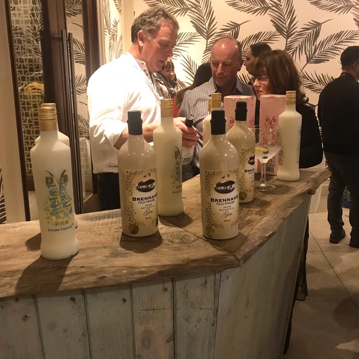 penhousedesign's tweet photo. Congratulations to #LaoisTASTE on a superb launch this evening with @darinaallen @Ballintubbert_ &amp; Ireland’s  finest food and drink producers - all based on our doorstep in Laois #WelcometoTASTE #LaoisTASTEMonth #TasteTheIsland @LaoisCouncil @laoispartner @LEOLaois #Laois https://t.co/PP5Z7Y0XUY