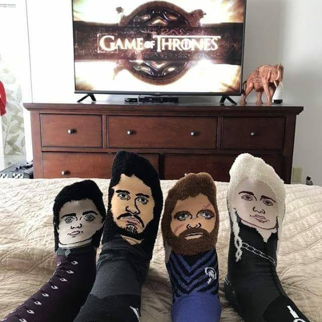 TH94G_'s tweet photo. Y estos para que usemos cuando se estrene la nueva saga de los Targaryen CHI CHEÑOLLLLLLLL. Y obvio te regalo a mi porque pos tengo la carita del Jongsuk aquí y tenía que usar esa foto de nuevo¿ https://t.co/Q5rjfhUF5j