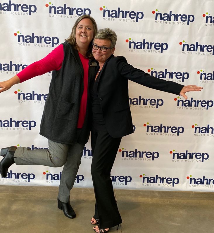 justaskruth's tweet photo. #FNFFriends Invited to speak about the best tech and best practices for 2020 tonight at N Houston NAHREP event!  The best part? I get to squeeze the neck of my good friend Lisa Rothfeld!!! 😘 https://t.co/4cGzLlaG2f
