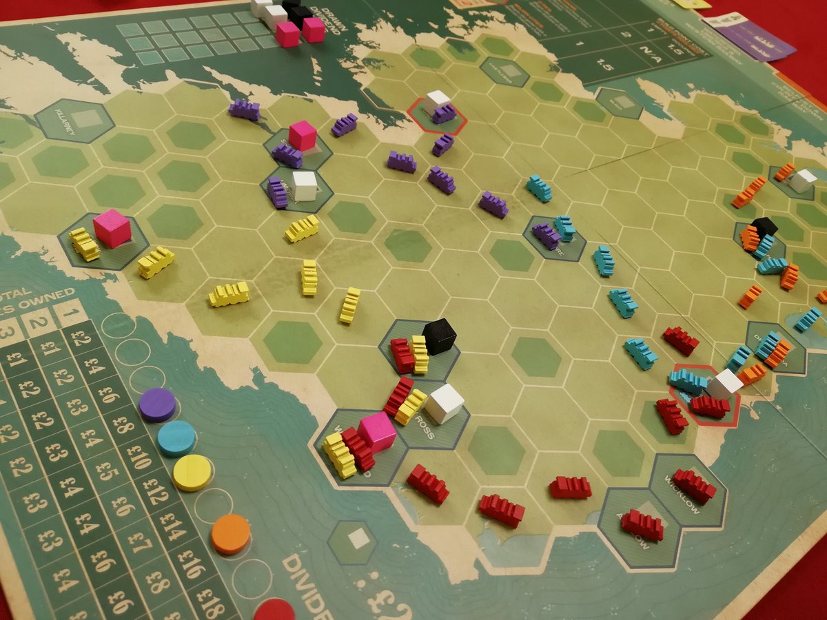 さか Irish Gauge アイリッシュゲージ ４人 株の購入代金は会社に入るわけではないが 配当の袋引きや都市化もあるので 株の適正な購入金額を見極めるのは難しい 株を揃えて他プレイヤーより有利な態勢を整え 終盤配当を繰り返す勝利の方程式で